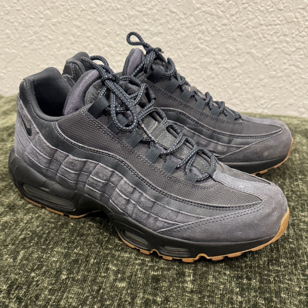 Nike Men's Charcoal and Black Sneakers